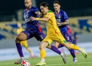 jelang-lawan-persik,-persebaya-ingatkan-bahaya-flare-untuk-suporter