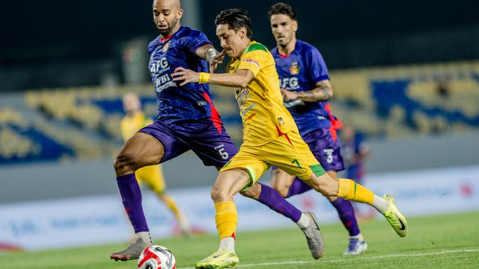 jelang-lawan-persik,-persebaya-ingatkan-bahaya-flare-untuk-suporter