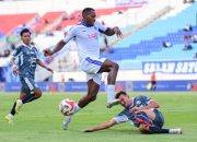 bri-super-league:-tekuk-psim,-arema-fc-akhiri-musim-berat-dengan-bernyanyi-bareng-aremania