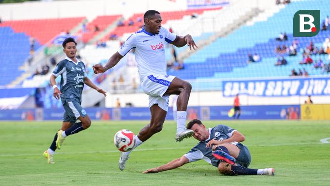 bri-super-league:-tekuk-psim,-arema-fc-akhiri-musim-berat-dengan-bernyanyi-bareng-aremania