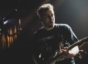 ‘rein-me-in’-sam-fender-&-olivia-dean-raih-minggu-ke-12-sebagai-single-no.1-inggris