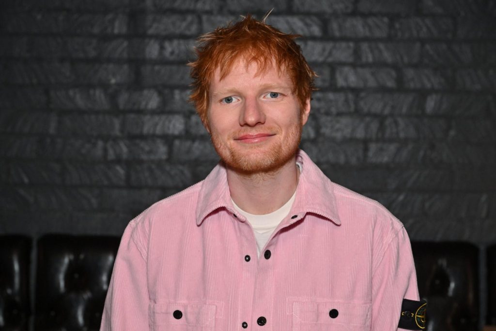 ed-sheeran-keluar-dari-grup-musik-warner-setelah-15-tahun:-‘saya-pergi-dengan-banyak-cinta-&-syukur’
