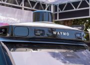 waymo-dilaporkan-menghentikan-layanan-robotaxi-di-4-kota-saat-mobil-melaju-menuju-banjir