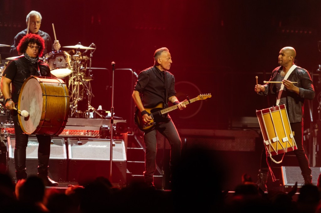 bruce-springsteen-menjaga-harapan-dan-impian-dalam-tur:-10-momen-terbaik-dari-cleveland