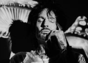 tommy-lee-debut-‘tommyland-rides-again’-dengan-lagu-baru-‘stupid-world’