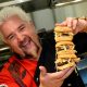 guy-fieri-berbagi-4-tips-membuat-burger-sempurna-untuk-acara-barbekyu-anda-berikutnya