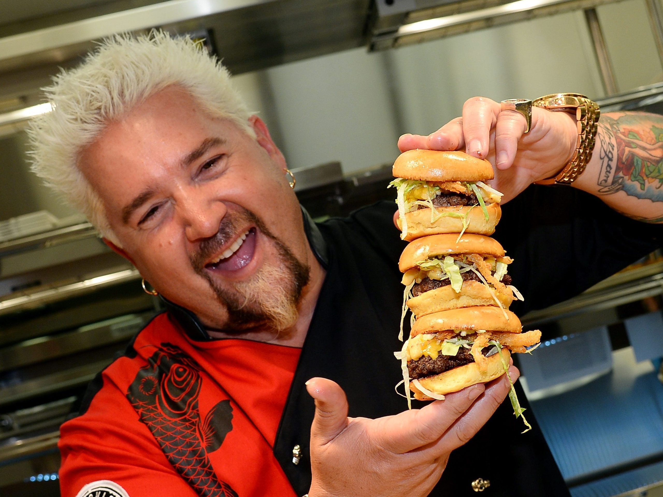 guy-fieri-berbagi-4-tips-membuat-burger-sempurna-untuk-acara-barbekyu-anda-berikutnya