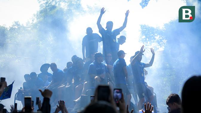 foto:-ribuan-bobotoh-padati-jalanan-kota-bandung-dalam-pawai-juara-persib-bandung