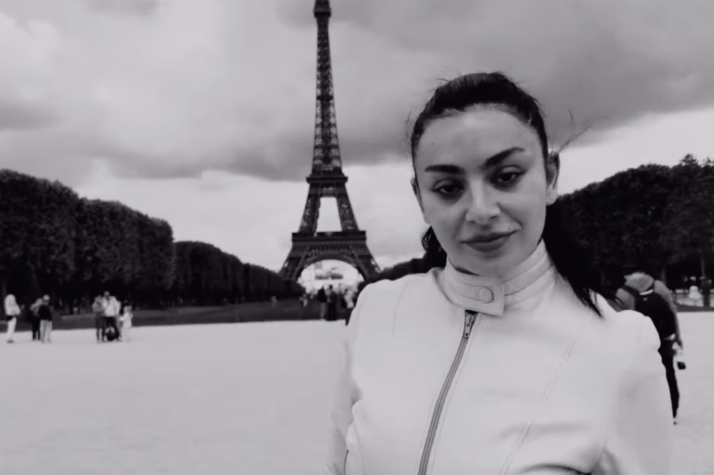 charli-xcx-membagikan-lagu-pop-punk-‘playboy-bunny’-sebagai-b-side-ke-‘ss26’