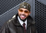 chris-brown-menerima-phd-kehormatan-dari-harvest-christian-university