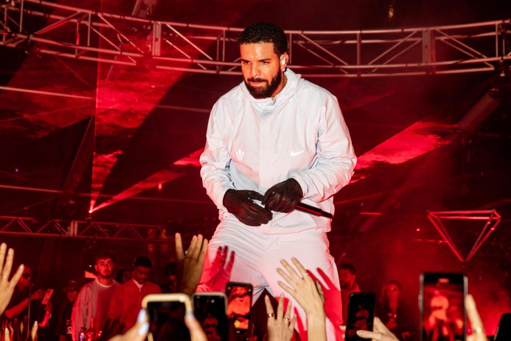 drake-mencetak-rekor-tangga-lagu-aria