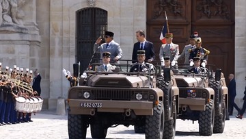 mulai-kunjungan-di-paris,-prabowo-disambut-di-istana-elysee