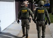 deportasi-massal-trump-hanya-mungkin-dilakukan-dengan-profil-rasial
