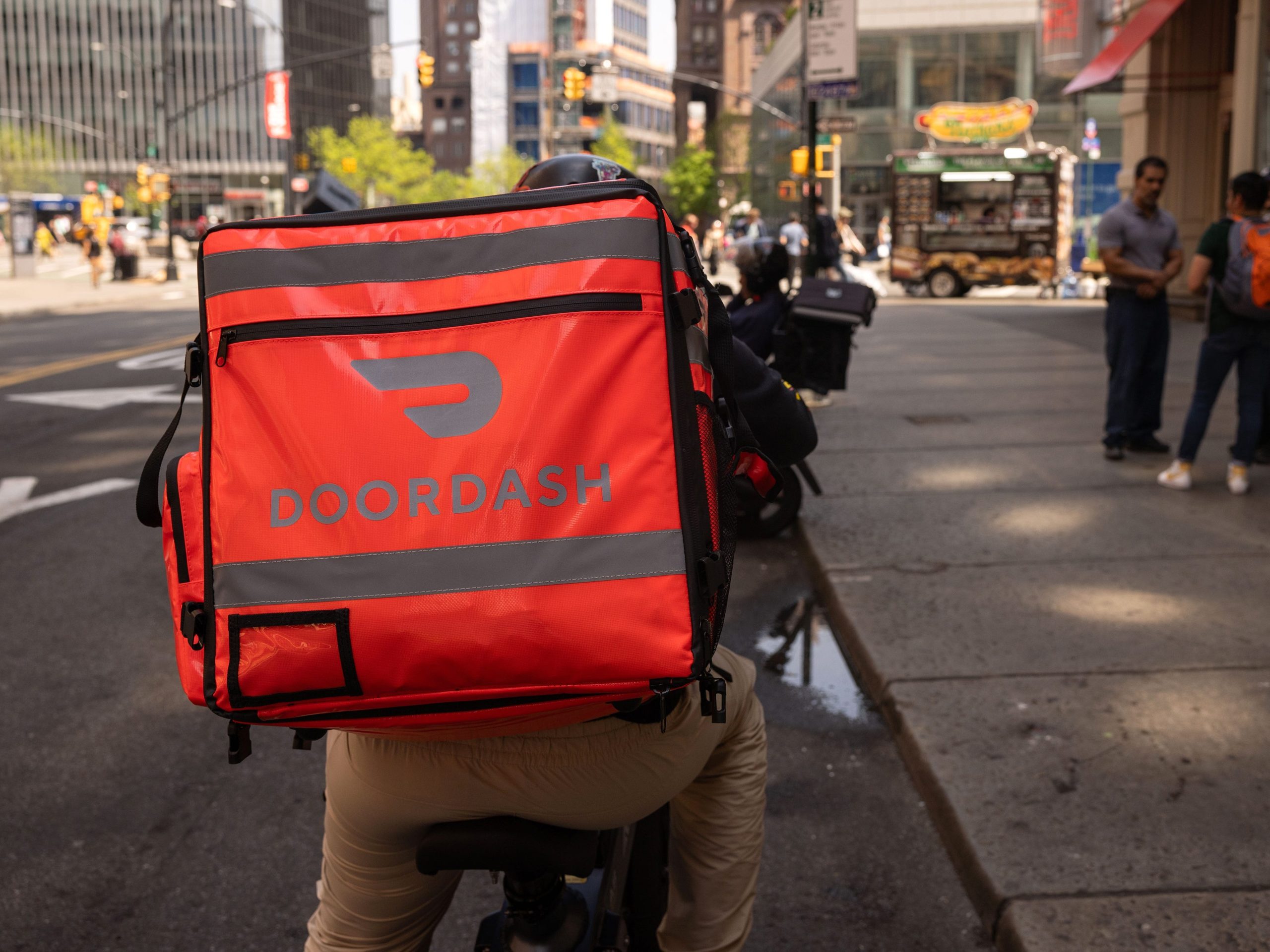doordash-mempekerjakan-‘promotor-pertarungan-bertemu-peretas-pertumbuhan’-untuk-menargetkan-‘terminal-online’-di-x-dengan-bayaran-$200.000-per-tahun