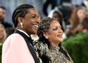 A$AP Rocky Mengatakan Dia & Rihanna ‘Tertawa & Bercanda’ Saat Dia Melahirkan Bersama Riot & Rocki