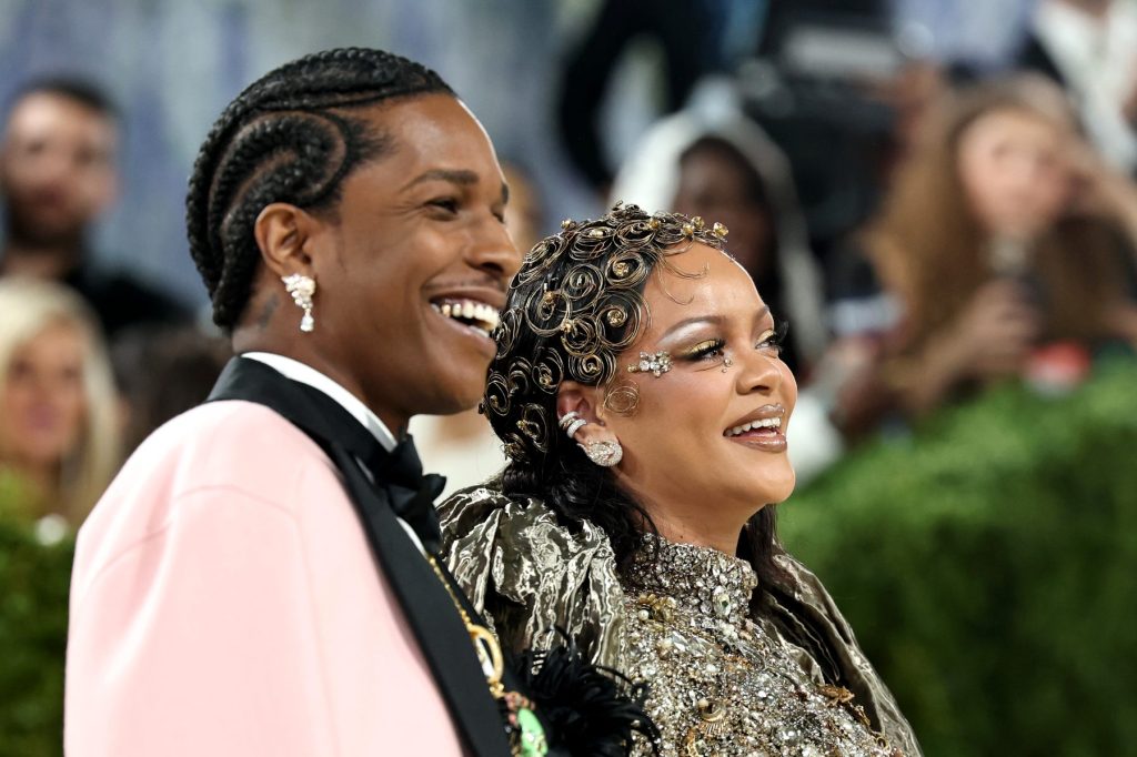 a$ap-rocky-mengatakan-dia-&-rihanna-‘tertawa-&-bercanda’-saat-dia-melahirkan-bersama-riot-&-rocki