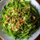 salad kacang salju dengan alpukat