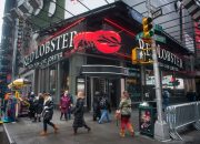 Lobster Merah selamat dari kebangkrutan. Itu tidak bisa bertahan di Times Square.