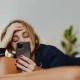7 Alasan Bangun Tidur Jangan Langsung Buka HP Dulu, Tapi Lakukan Ini!