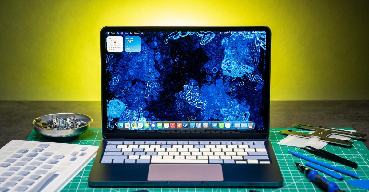 saya-mengkustomisasi-macbook-neo-dengan-suku-cadang-berwarna-warni