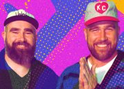 fenomena-budaya-pemain-sepak-bola-yang-menjadi-podcaster-jason-kelce-dan-travis-kelce