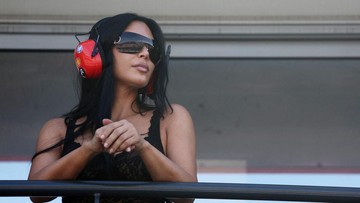 foto:-kim-kardashian-setia-dukung-langsung-lewis-hamilton-di-f1-monaco