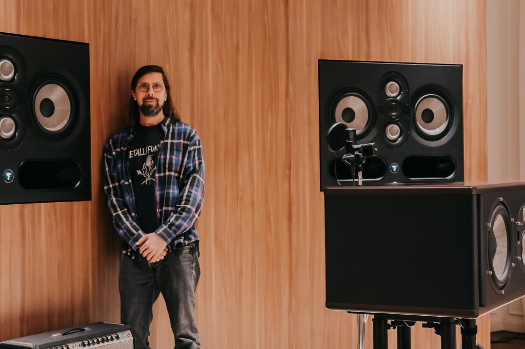 karena-musik-mengangkat-bos-ed-banger-pedro-winter-untuk-peran-md