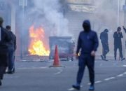 foto:-kerusuhan-anti-imigran-pecah-di-belfast-buntut-penikaman-brutal