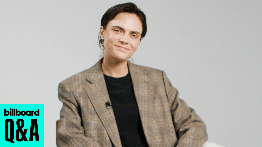 cara-delevingne-rentan-tentang-ketenangan-&-akhirnya-merilis-musiknya-|-berita-papan-iklan