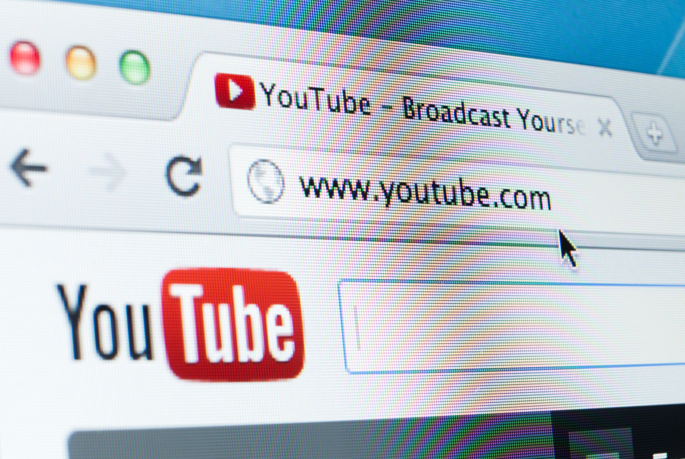 youtube-tampaknya-menghasilkan-uang-dari-akun-warga-iran-yang-dikenai-sanksi