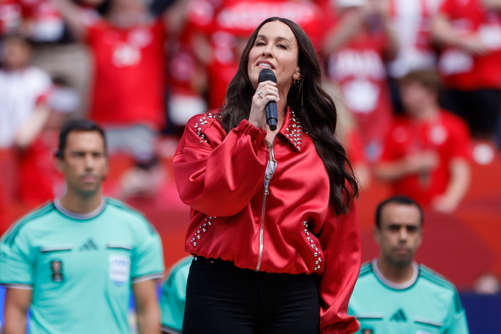 alanis-morissette,-michael-buble-&-lainnya-meluncurkan-upacara-pembukaan-piala-dunia-2026-kanada