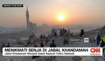 VIDEO: Senja di Jabal Khandamah dan Oleh-Oleh Boneka Unta