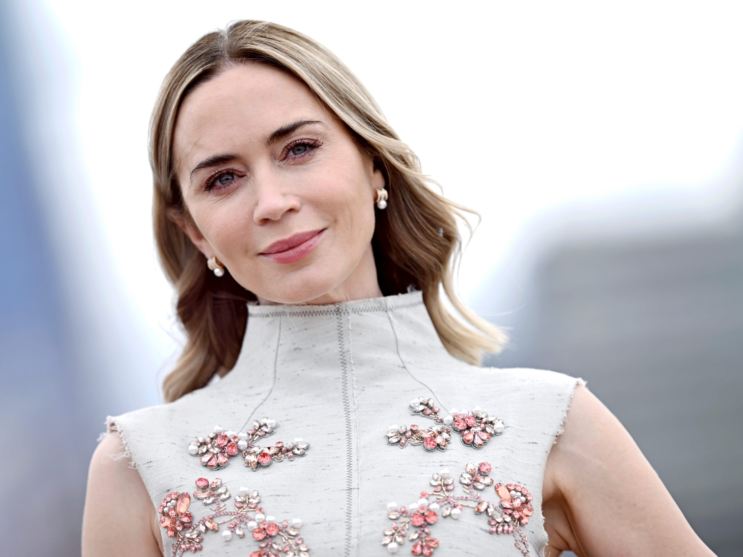 emily-blunt-menolak-tawaran-steven-spielberg-untuk-menggunakan-ai-untuk-suara-aliennya-di-‘disclosure-day’