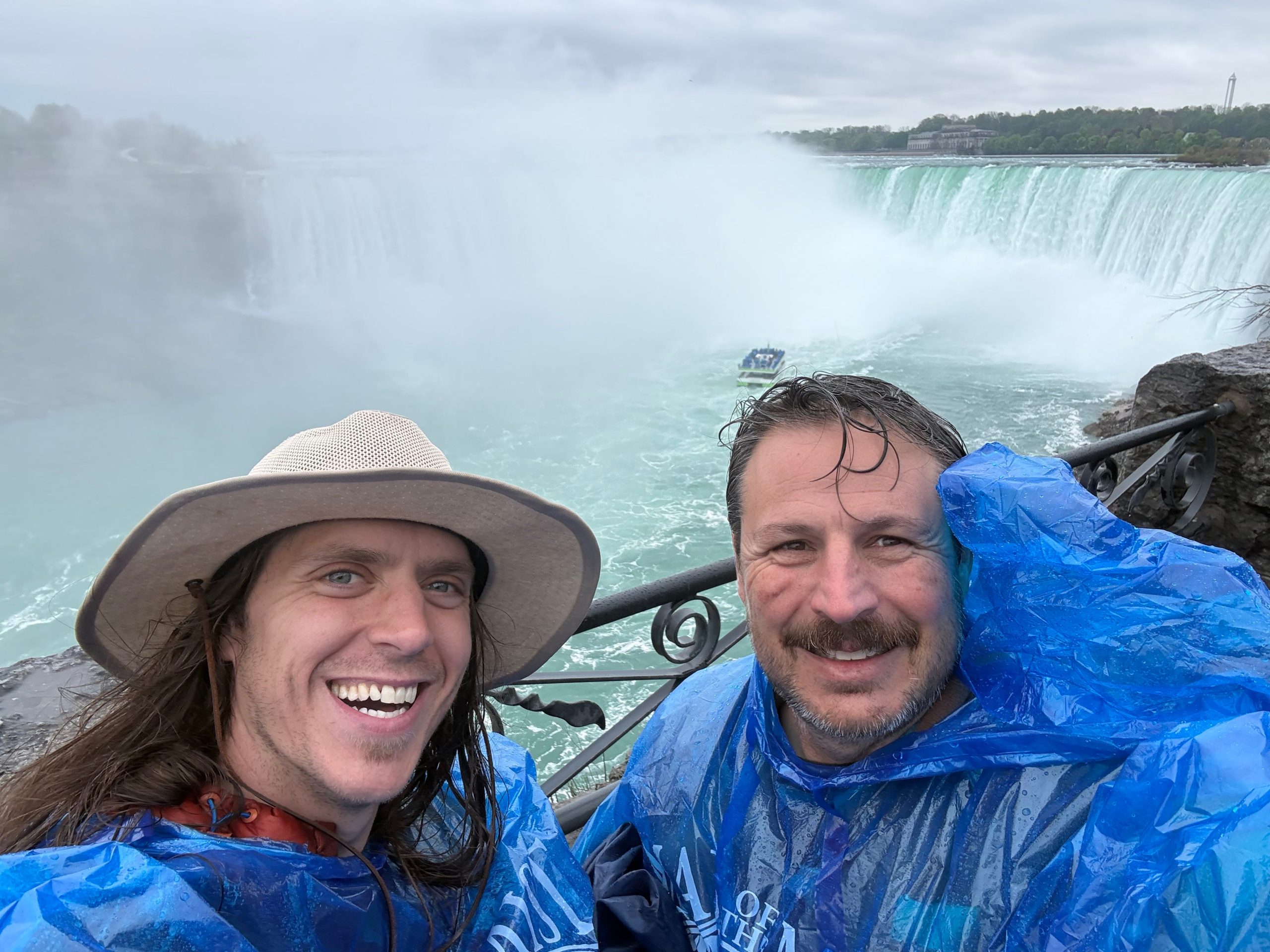 kami-menghabiskan-48-jam-mengunjungi-air-terjun-niagara-inilah-hal-yang-sebenarnya-layak-dilakukan-—-dan-satu-kesalahan-besar-yang-saya-senang-bisa-kita-hindari.