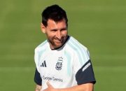 pelatih-aljazair-ogah-beri-perlakuan-khusus-ke-messi:-tak-ada-gunanya