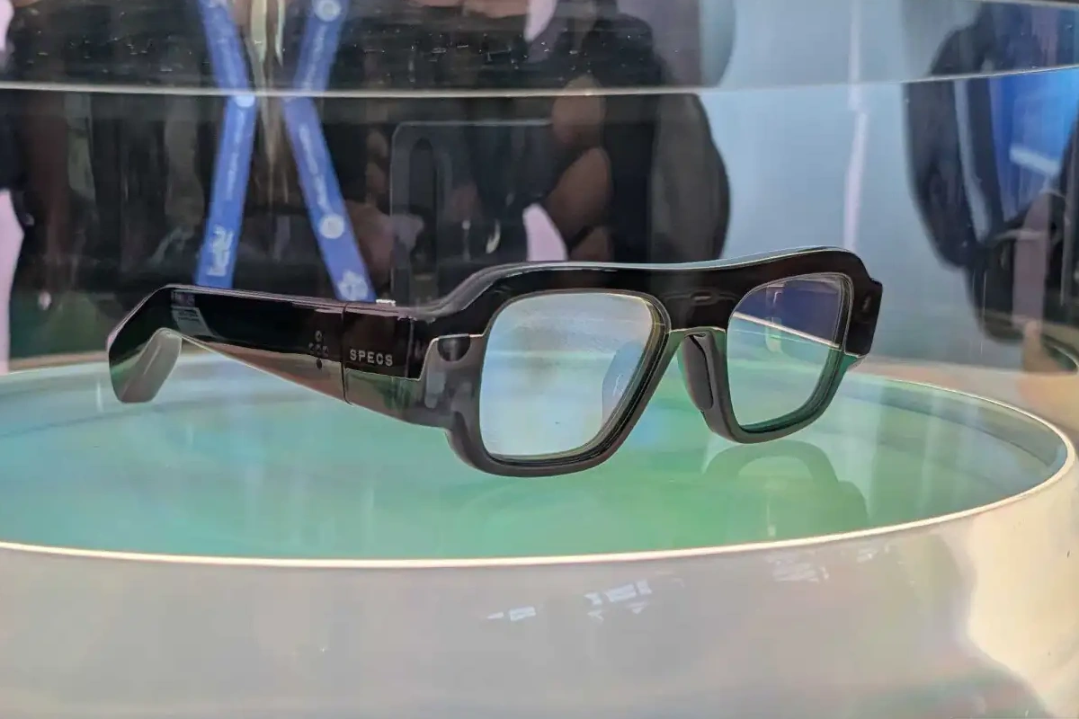 snap-perkenalkan-specs,-kacamata-ar-canggih-yang-bisa-“melihat”-dunia-pengguna
