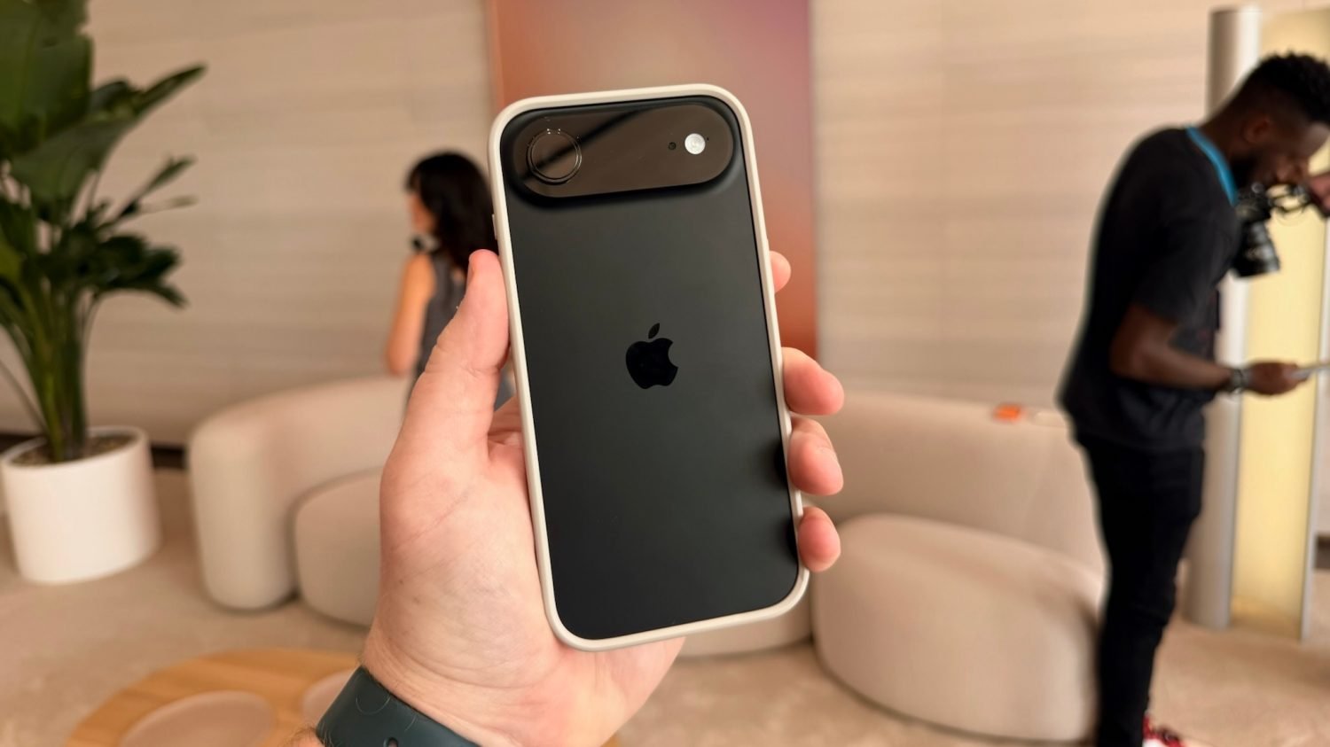 bocoran-iphone-air-2,-bawa-peningkatan-kamera-dan-baterai?
