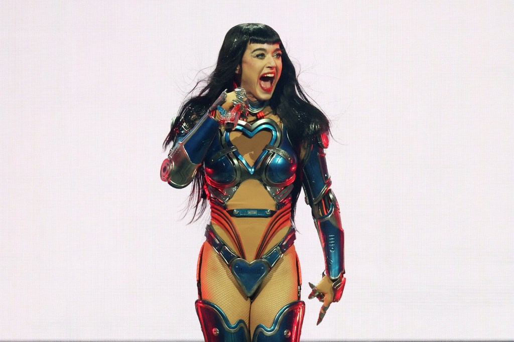 katy-perry-menggoda-lagu-baru-‘watch-it-burn’,-mengungkap-tanggal-rilis