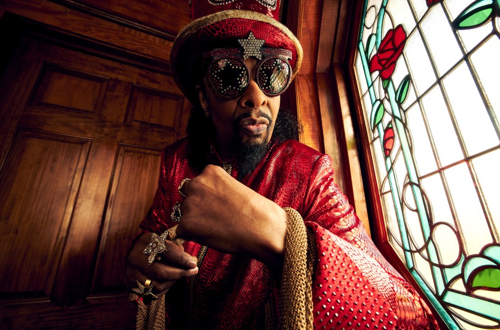 bootsy-collins-menandatangani-davie-sebagai-artis-pertama-di-bootzilla-records