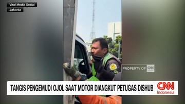 video:-tangis-pengemudi-ojol-saat-motor-diangkut-petugas-dishub