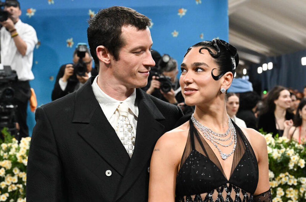 dua-lipa-dan-callum-turner-berbagi-foto-pernikahan-menakjubkan-dari-upacara-di-sisilia