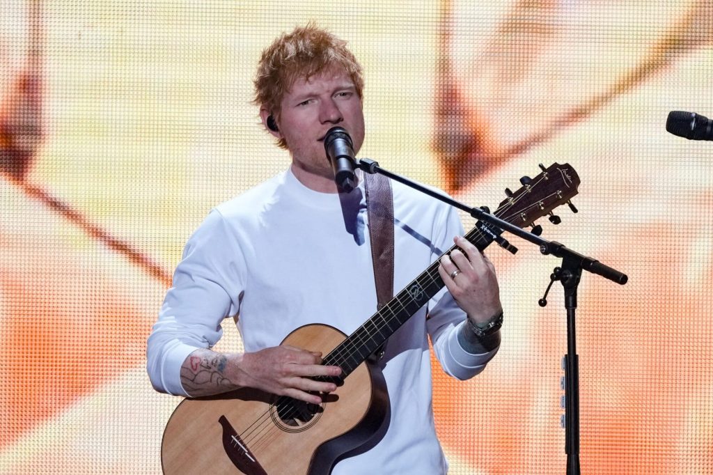 pertunjukan-nashville-ed-sheeran-yang-dinamis-dan-penuh-hit:-5-momen-terbaik
