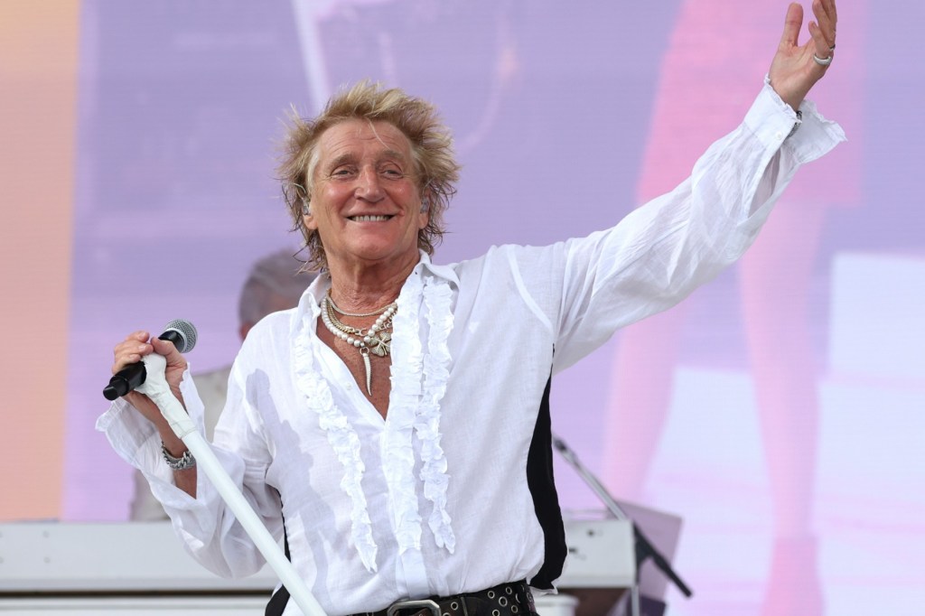 rod-stewart-menggunakan-tangki-oksigen-saat-konser-setelah-hampir-pingsan-di-atas-panggung