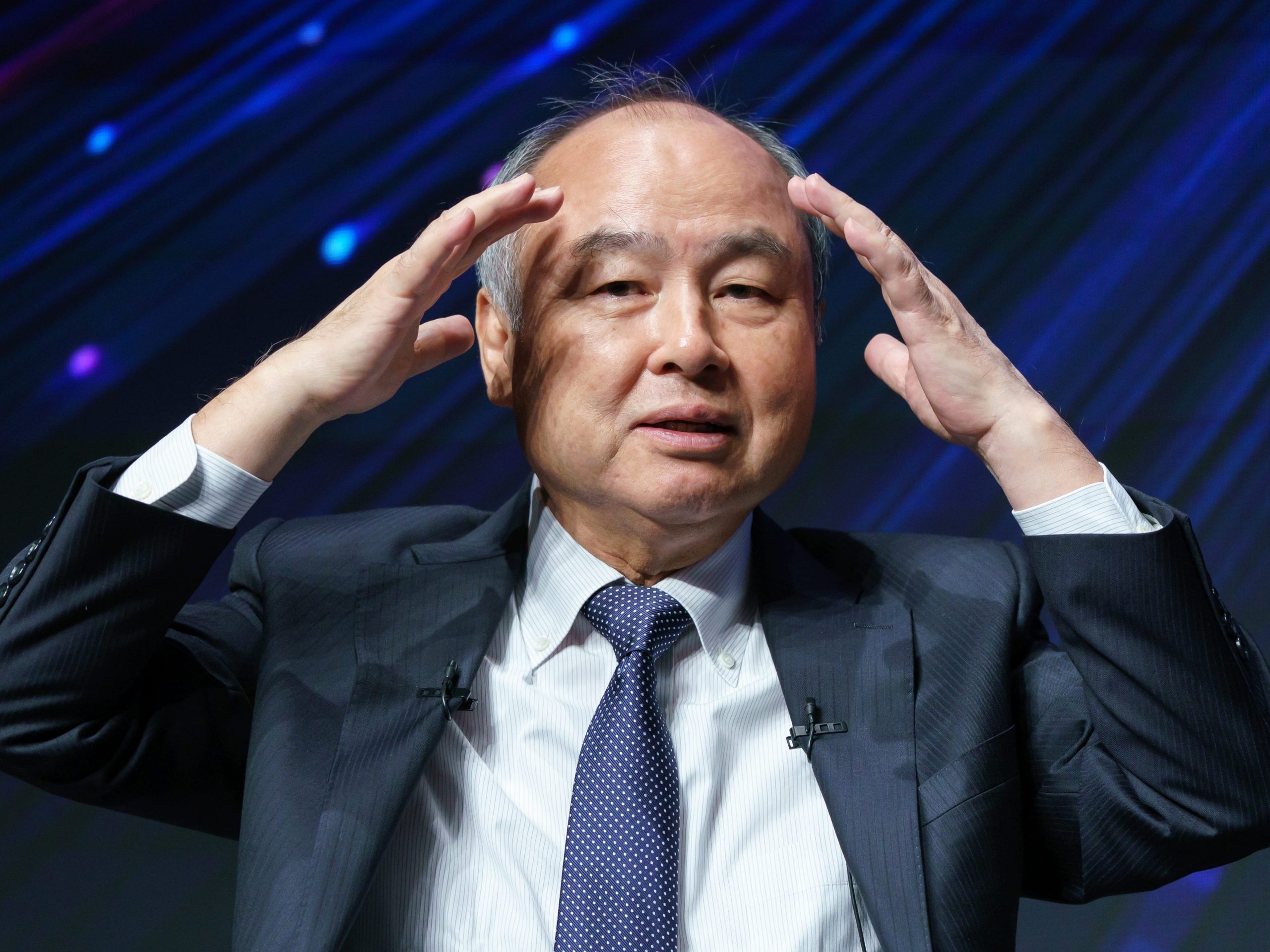 ceo-softbank-mempertanyakan-visi-elon-musk-tentang-pusat-data-ai-di-luar-angkasa:-‘apa-gunanya?’