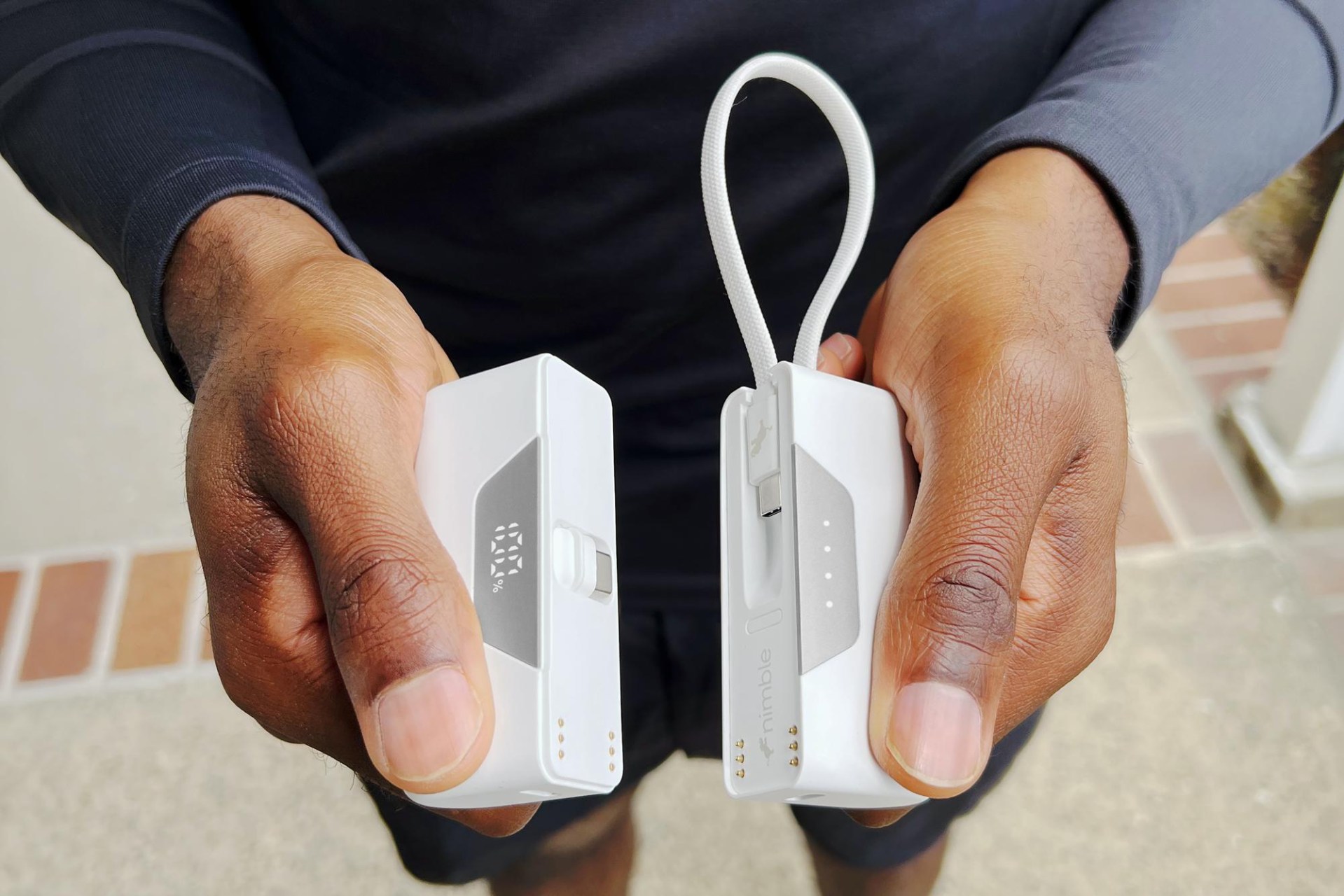 powerbank-unik-ini-bisa-dibelah-jadi-dua-dan-cas-4-perangkat-sekaligus