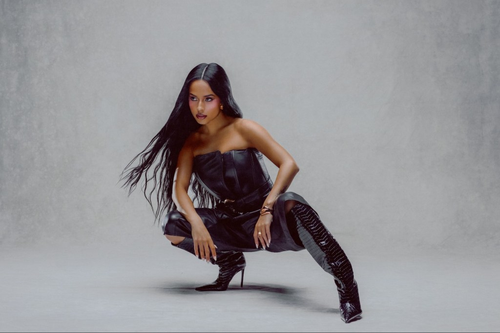 becky-g-menggoda-album-baru-‘baraja-bendita’,-mengatakan-ini-tentang-‘memilih-nasibmu-sendiri’