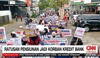 VIDEO: 130 Pensiunan Gelar Aksi Terkait Dugaan Kredit Bermasalah