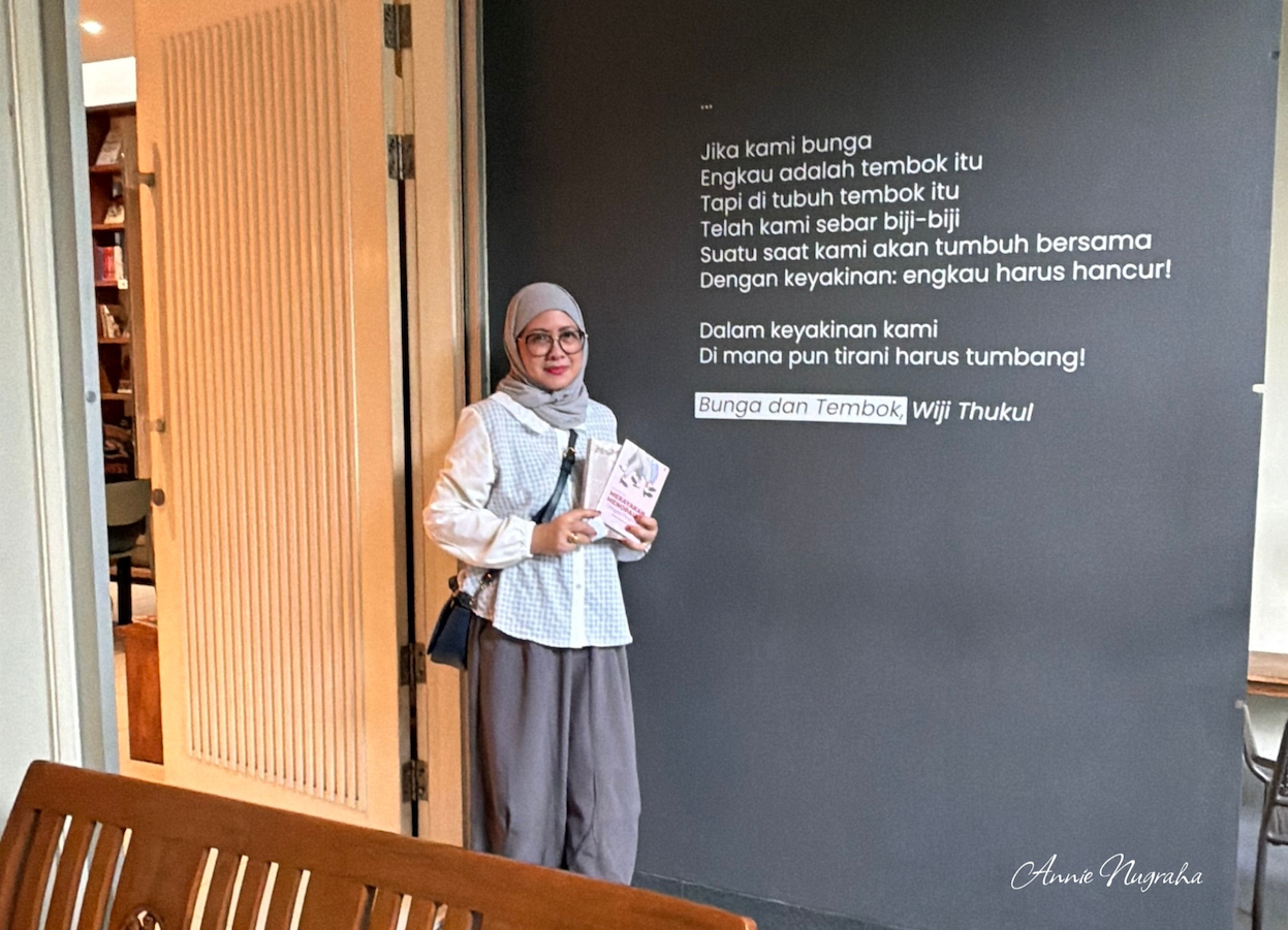 bunga-di-tembok,-perpustakaan-dan-toko-buku-independen-dengan-lapak-komunitas-di-bandung