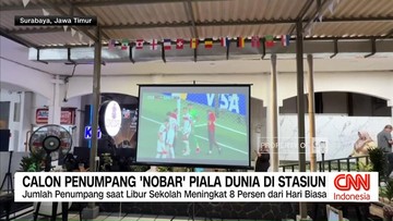 video:-calon-penumpang-‘nobar’-piala-dunia-di-stasiun