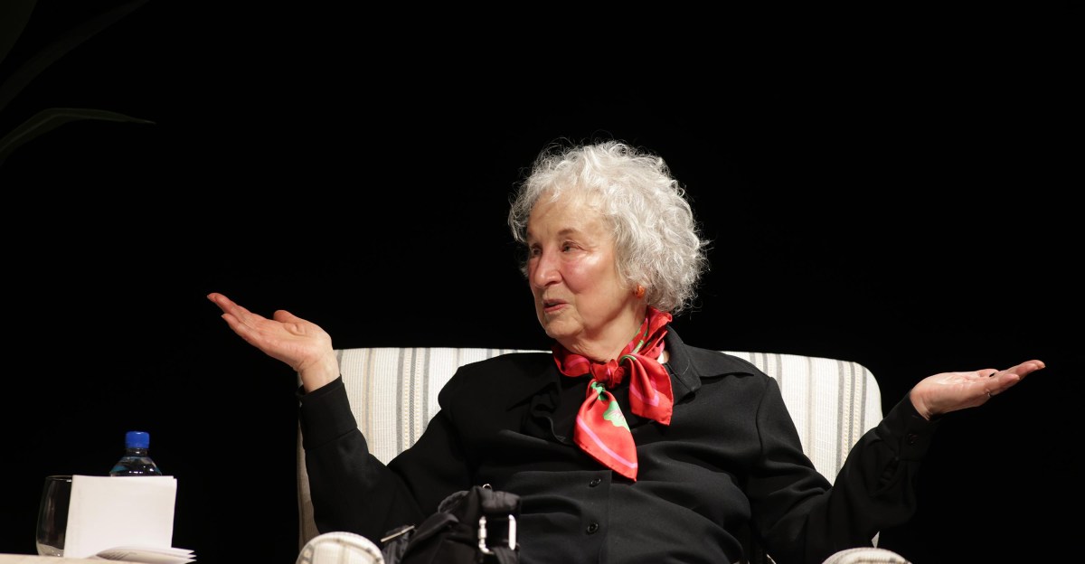 margaret-atwood-mengatakan-masalah-ai-adalah-‘sampah-masuk,-sampah-keluar’